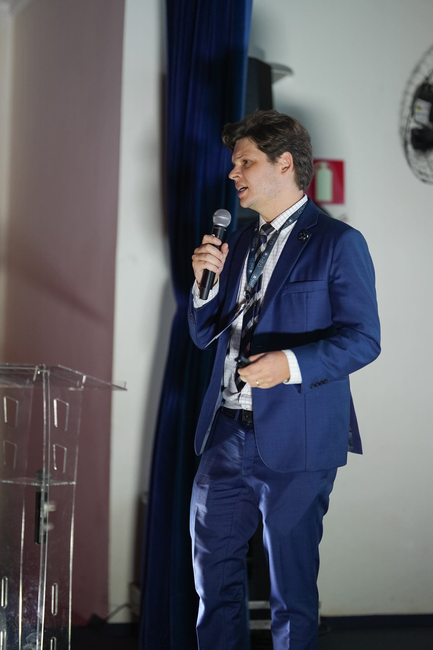 Dr. Raul Dutra em palestra